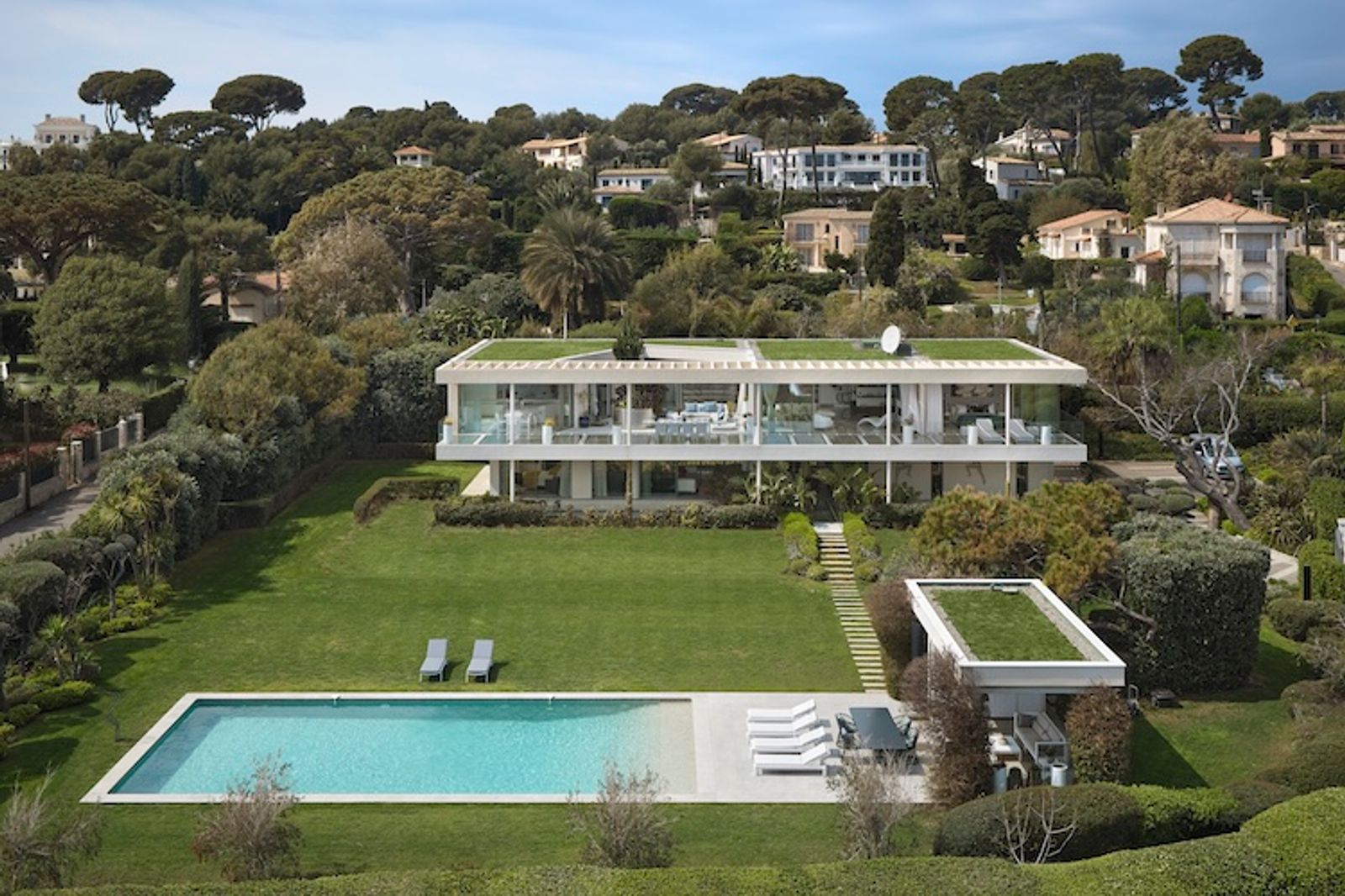Contemporary Villa with Panoramic Sea Views – Cap d’Antibes