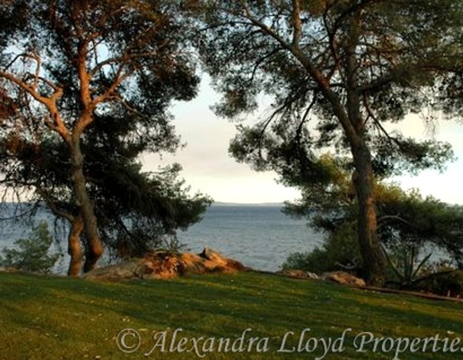 Stunning waters edge property in Lavandou 1