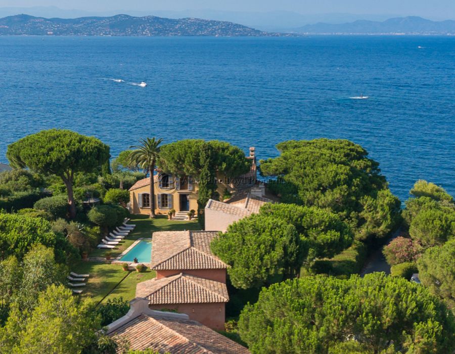 Water front villa for sale and rent Les Parcs de Saint Tropez 6
