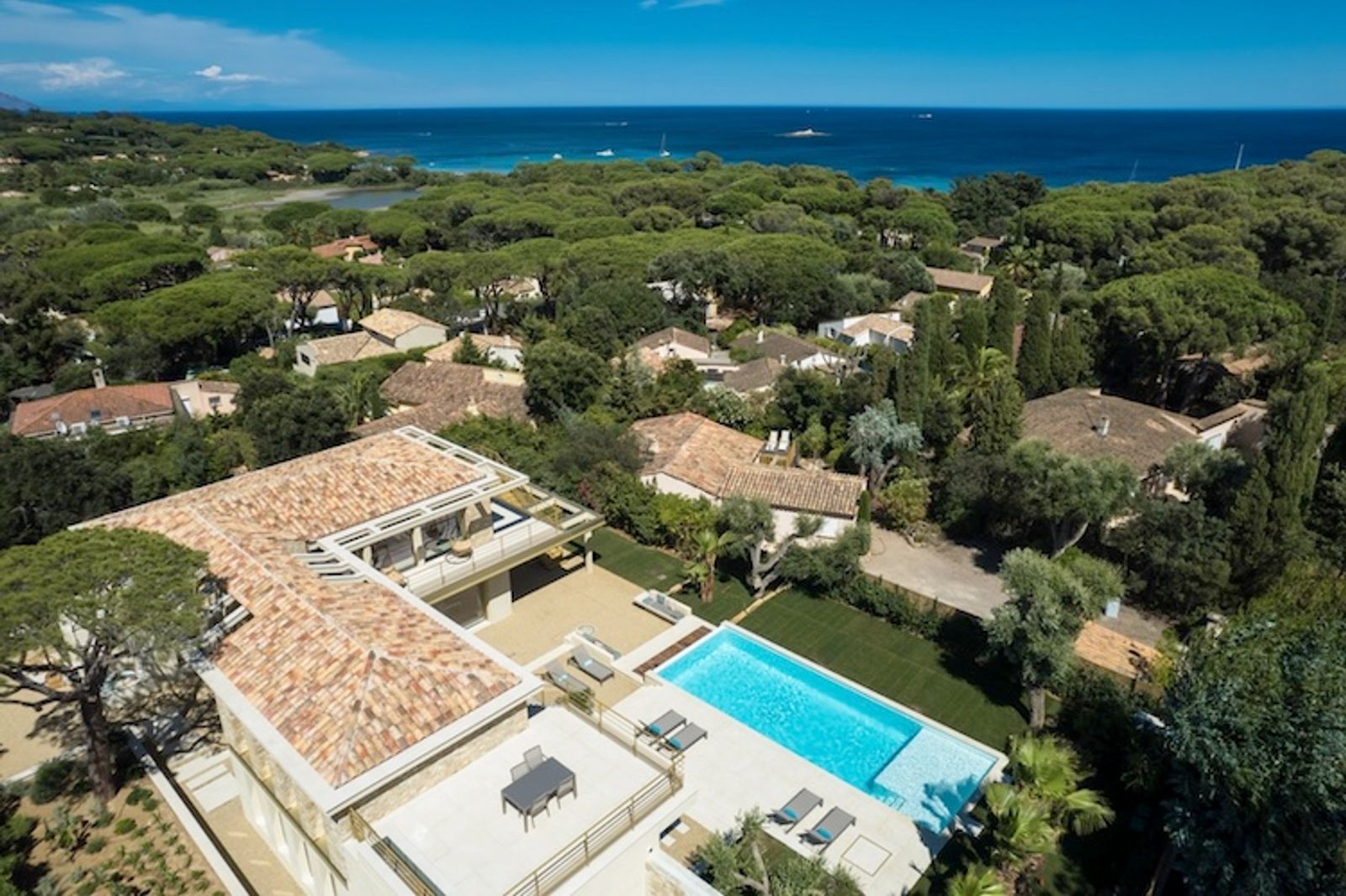 Contemporary villa for rent located in Le Parc des Salins, Saint Tropez