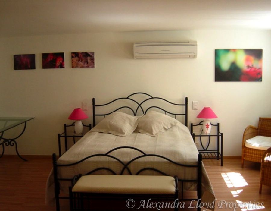 Provençal villa located on the <strong>Cap d'Antibes</strong> with a living spac 3