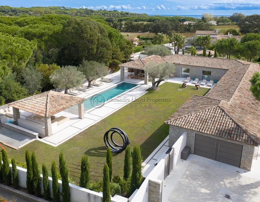 Wonderful contemporary house in the Salins area of Saint Tropez 1