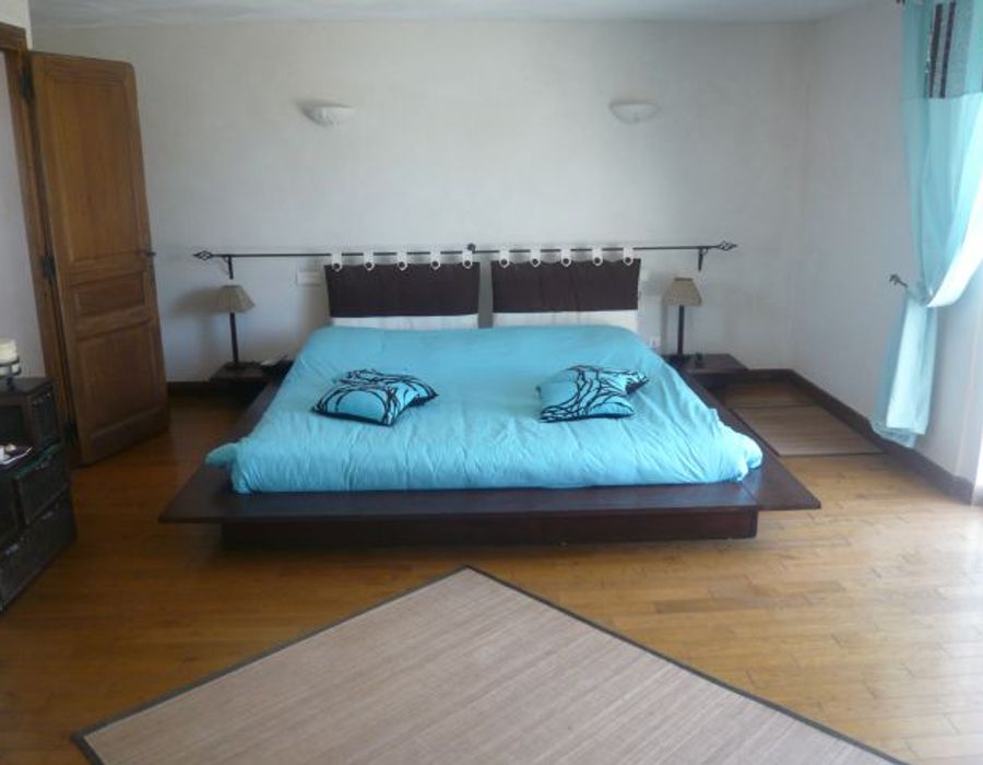 Located in the centre of Porto Vecchio... 6