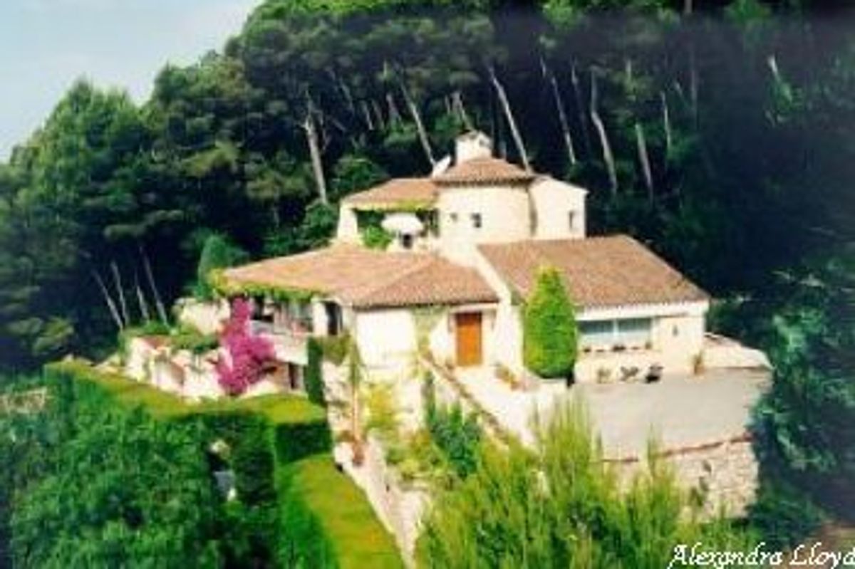 Provencal villa in Super Cannes