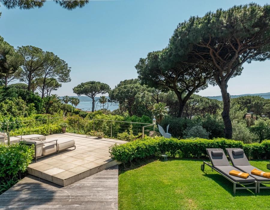 A truly stunning property for rent in Cap Tahiti with a tennis court 5