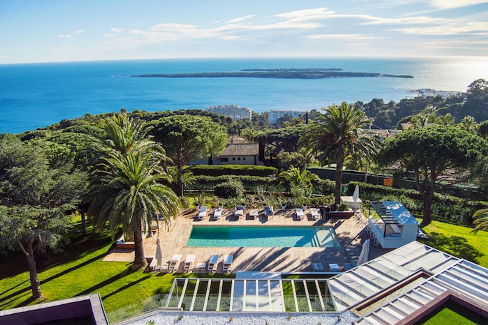 Stunning luxury villa for rent in Super Cannes
