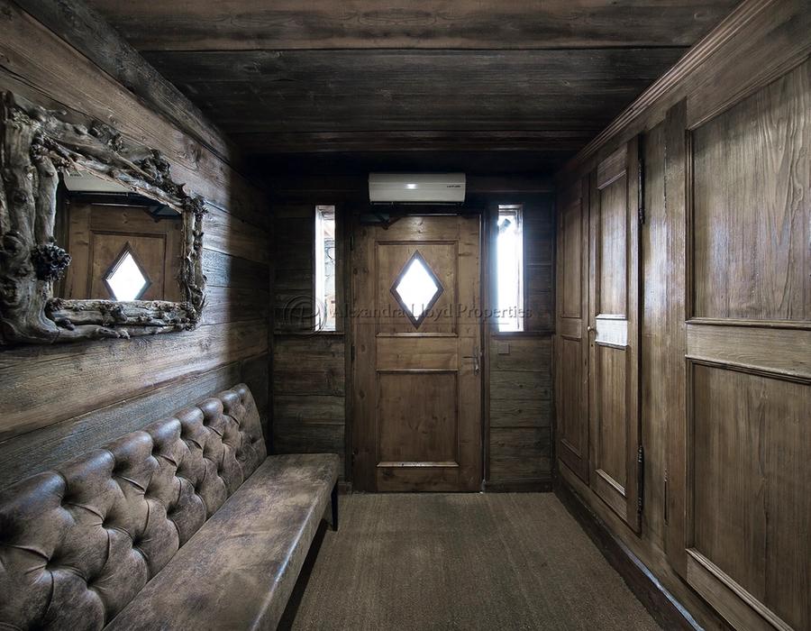 Courchevel 1850 - great location - 8 bedroom chalet with sauna 2