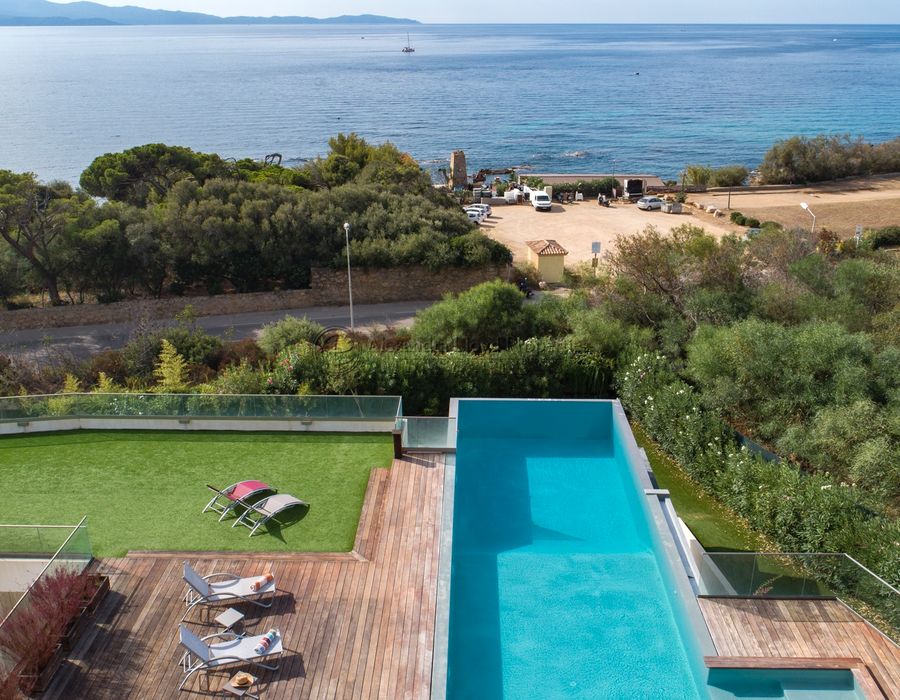 Almost ! On the water, Ajaccio - walking distance to the beach 3