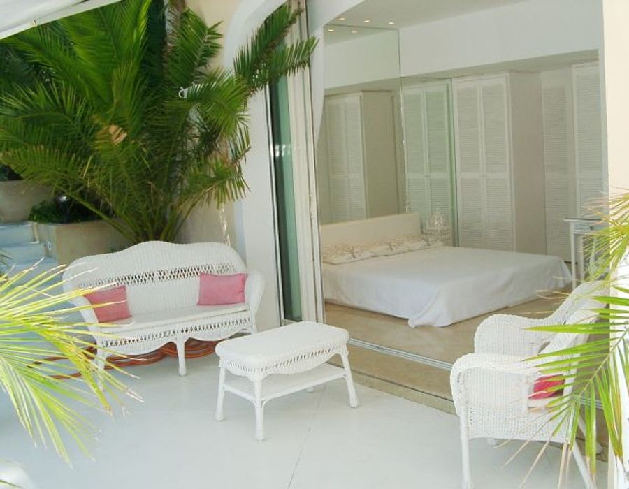 A true beach front villa on the prestigious Cap d'Antibes 5