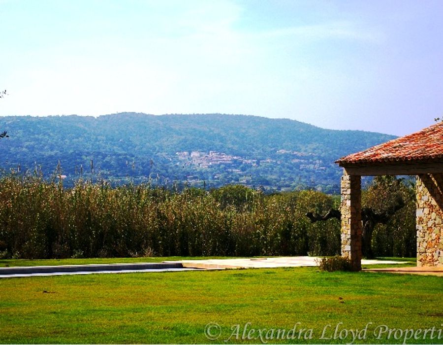 A lovely property surrounded by vineyards in Ramatuelle 6
