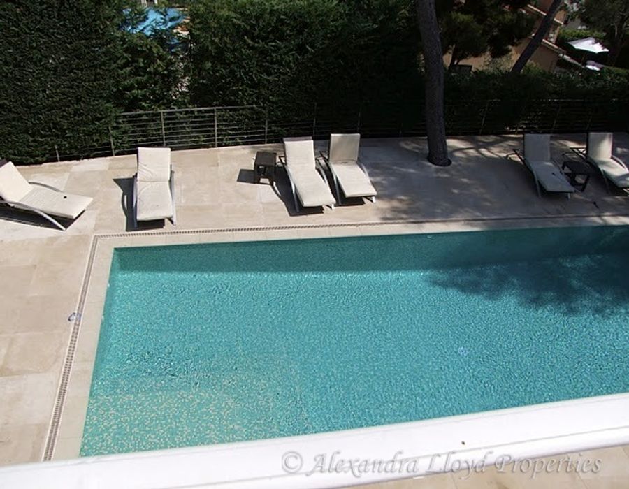Located on the prestigious Cap Martin, only a short walk to the sea 2
