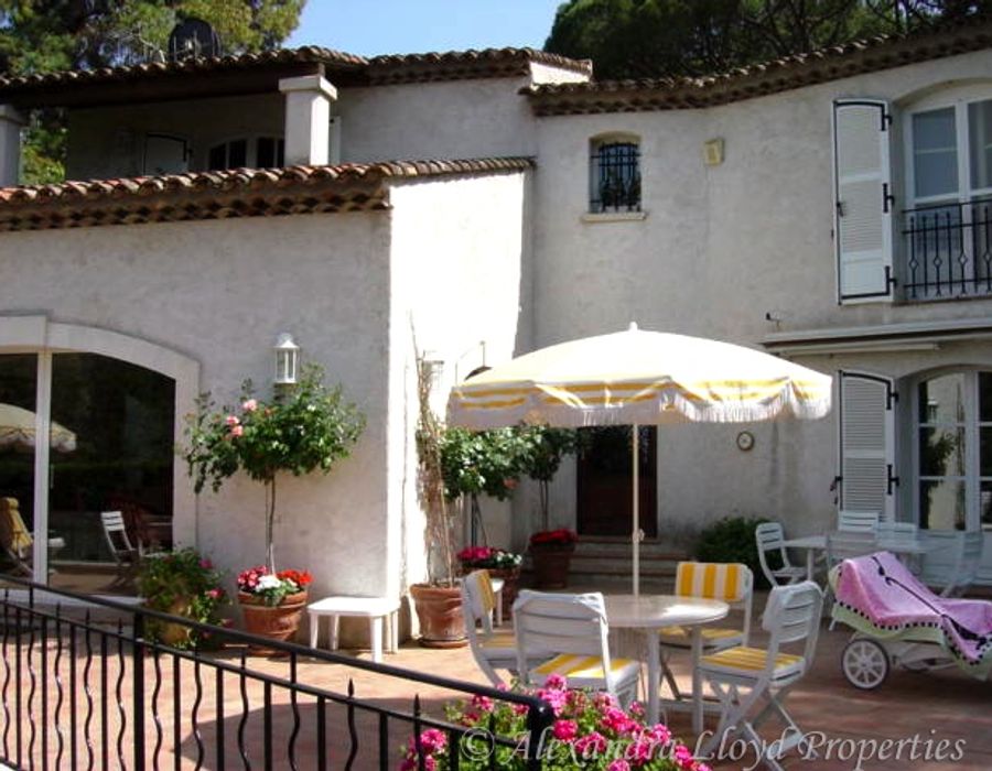 <strong>Cap d'Antibes</strong> A lovely villa built on 3 levels for total 500 m² 6