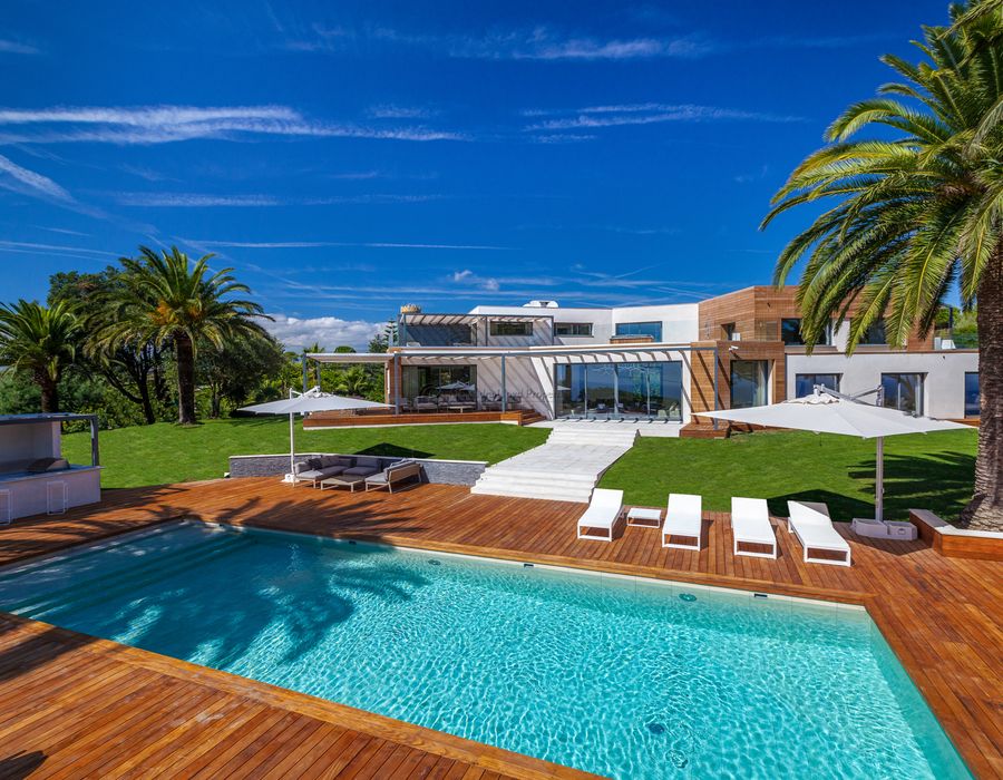 Stunning luxury villa for rent in Super Cannes 1
