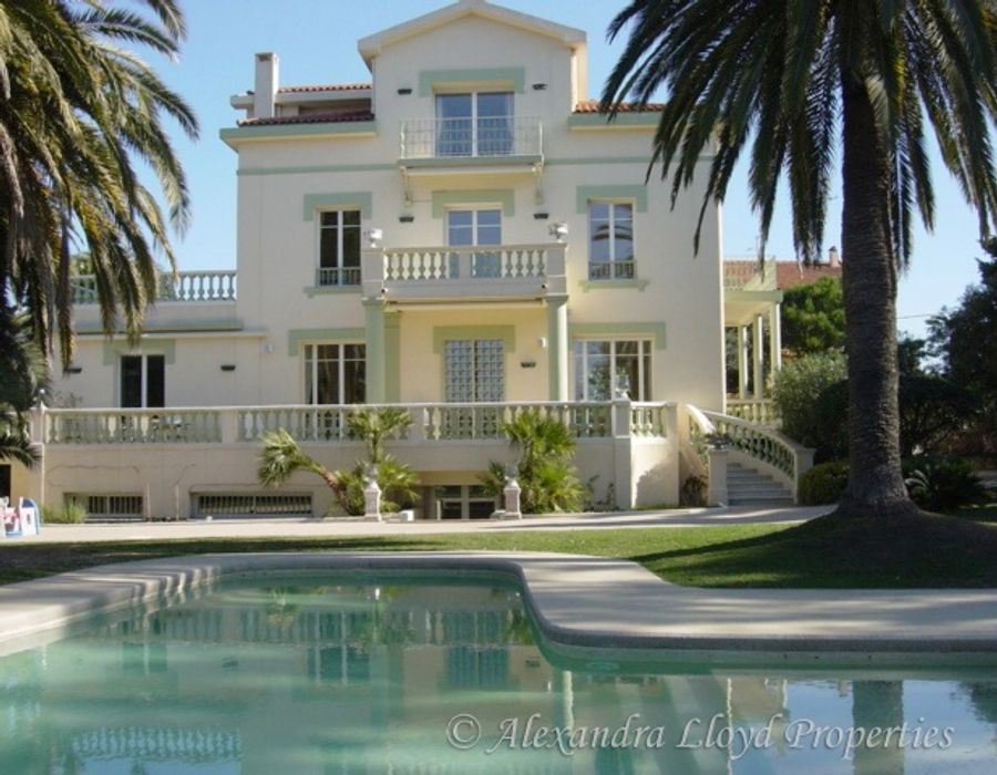Magnificent villa 650 sqm with swimming pool 1