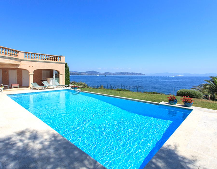 Waters Edge villa for rent in les Parcs de St Tropez 4