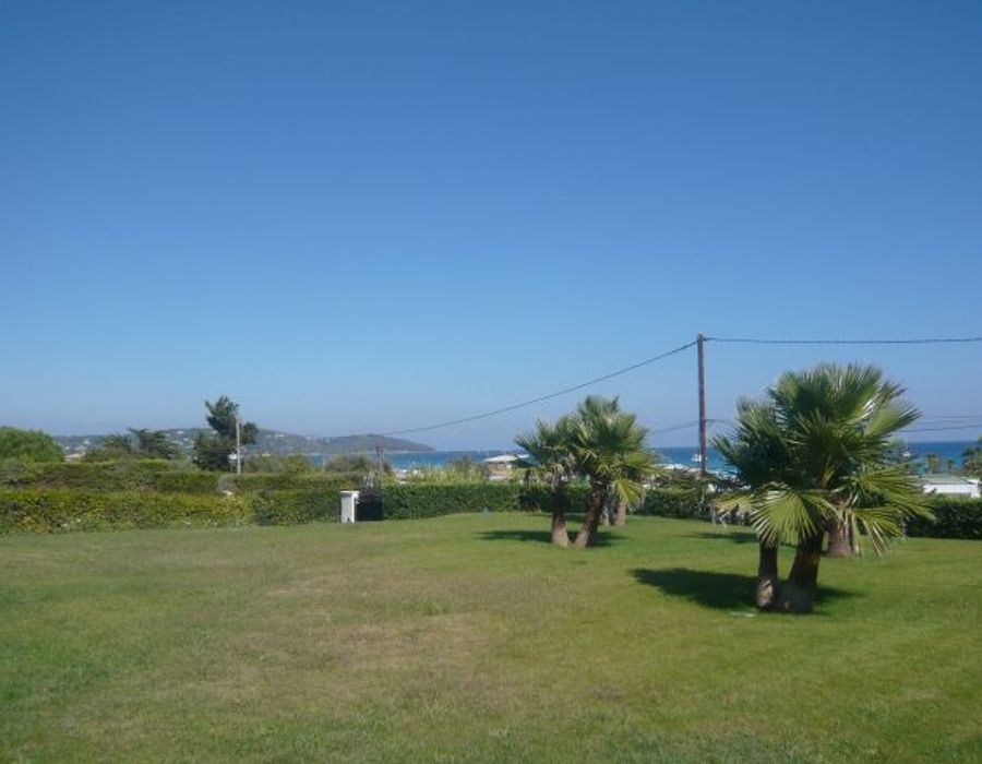 Five star location of this lovely villa next to Club 55 5