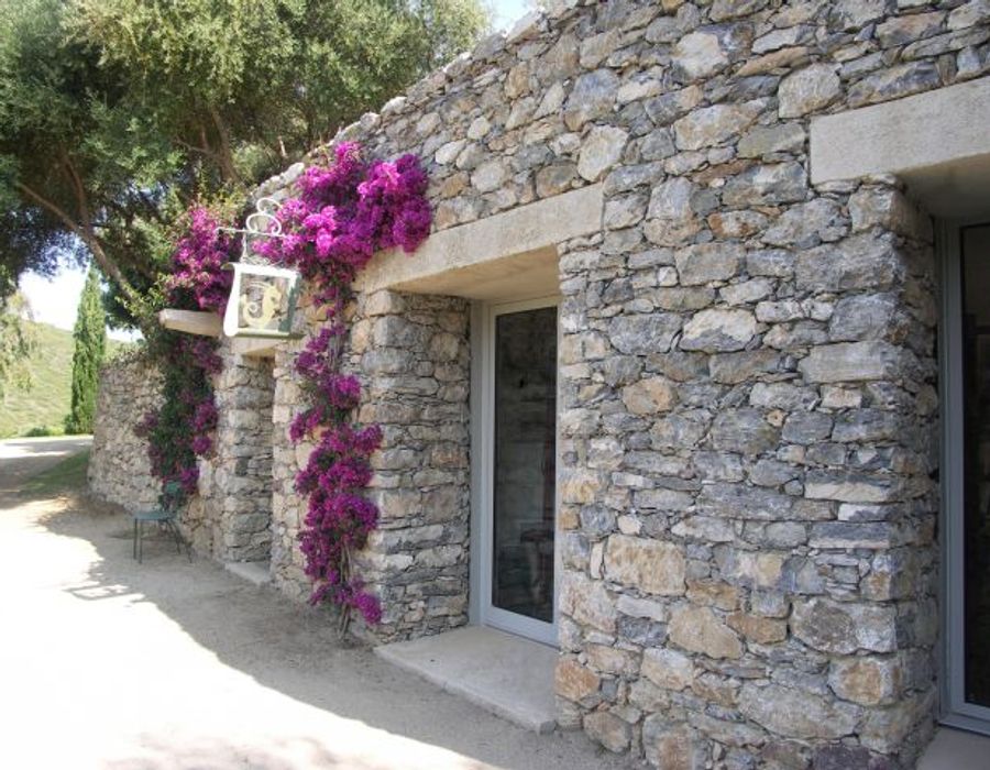 A haven of peace located 10 minutes away from Saint Florent 5