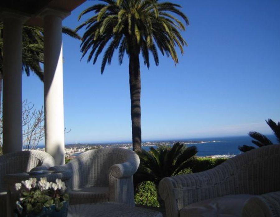 Charming villa located in the unique Golfe Juan. 6