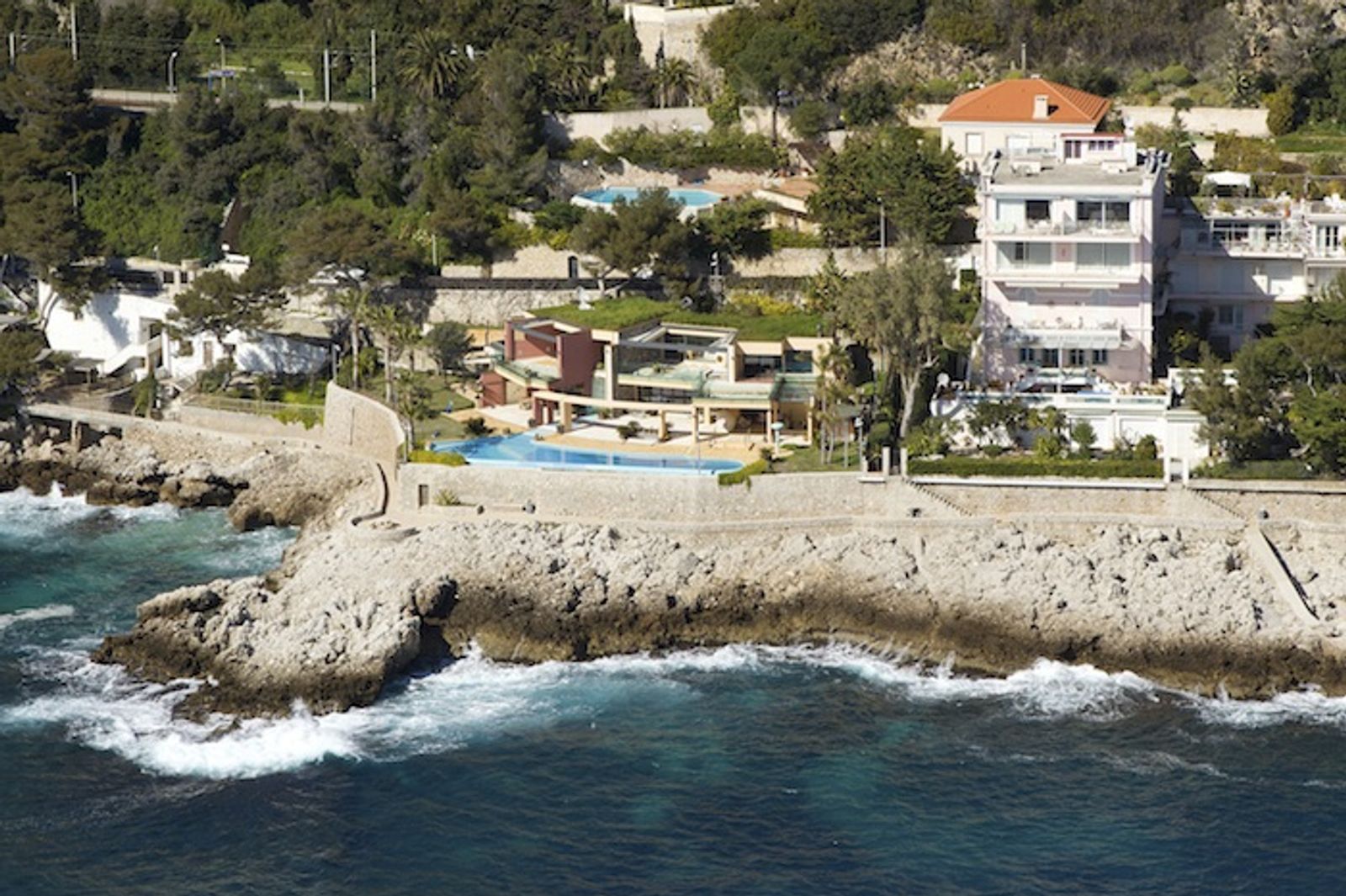 Contemporary and unique waters edge property in Cap d'Ail 