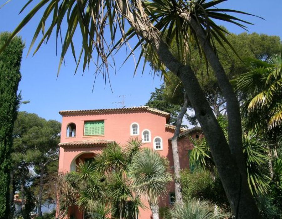 Provencal style villa on the prestigious Cap Ferrat 4