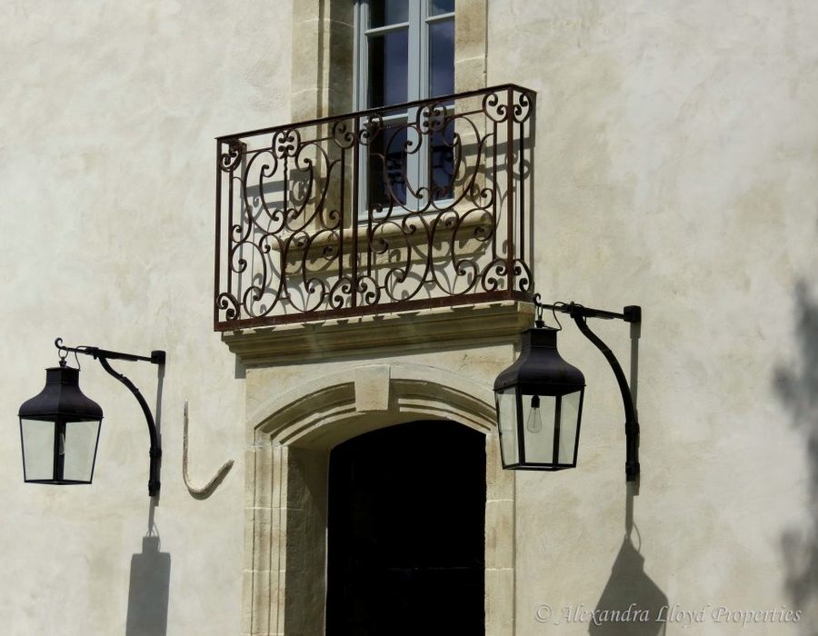 A wonderful bastide in the Luberon, close to the village of Oppede 6