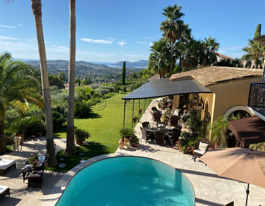 A lovely home in Mougins, close to the village all amenities 4