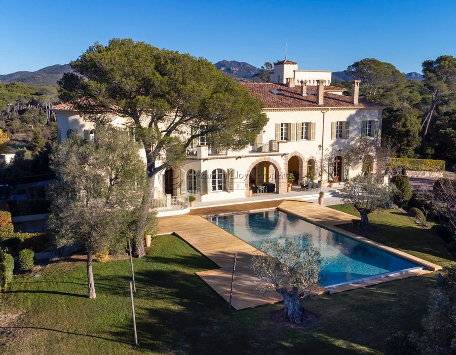 A fully restored luxurious castle to rent in Valescure, close to Frejus and Saint Raphael 2