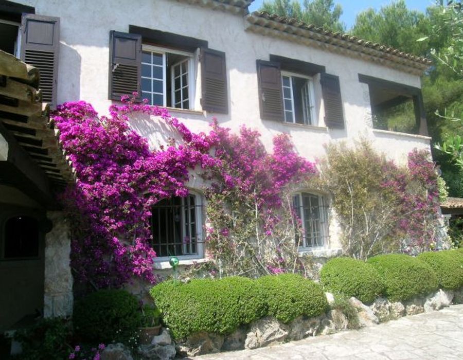 A lovely villa in prestigious private domain 6