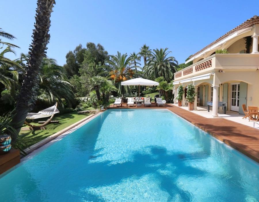 Les Parcs de Saint Tropez - a six bedroom villa for rent  4