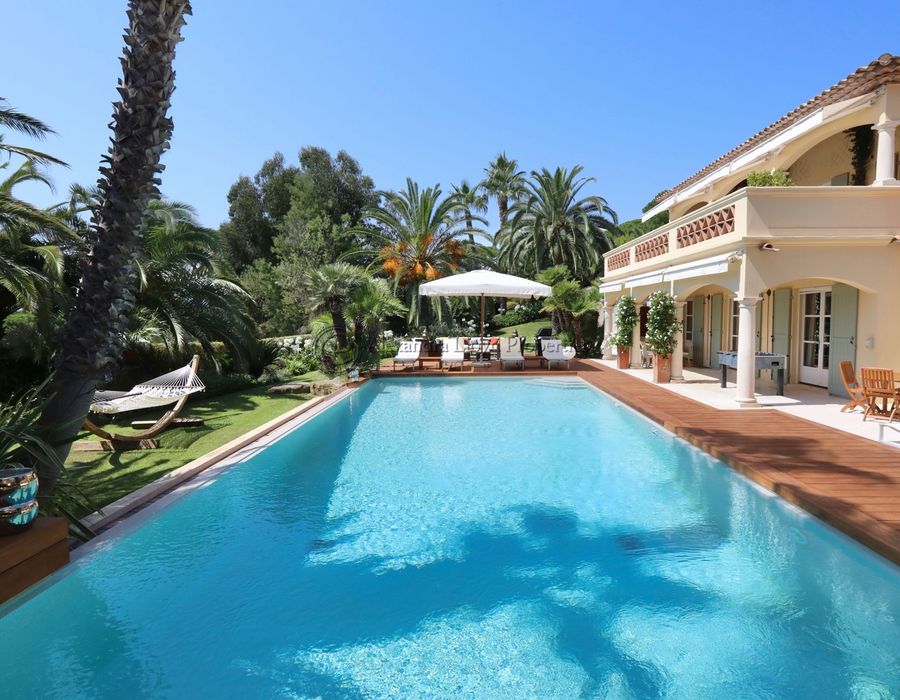 Les Parcs de Saint Tropez - a six bedroom villa for rent 4
