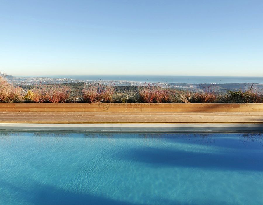 Contemporary Provencal villa with fabulous views in Tourrettes sur Loup 2