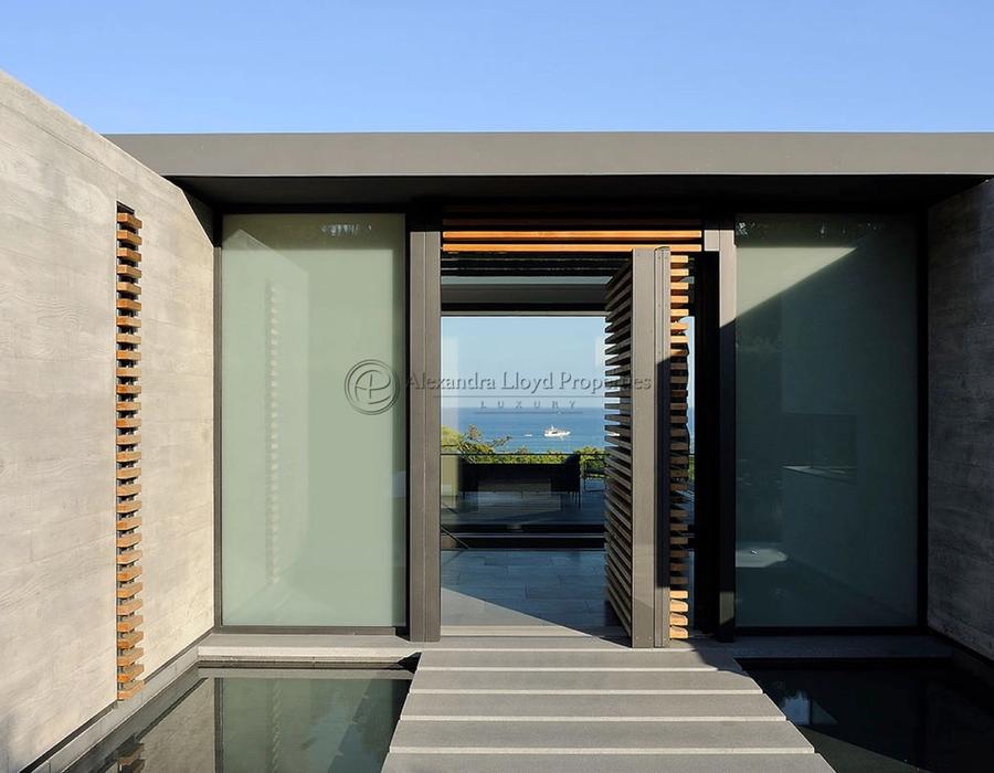 Contemporary and luxurious villa overlooking Pampelonne Beach 4