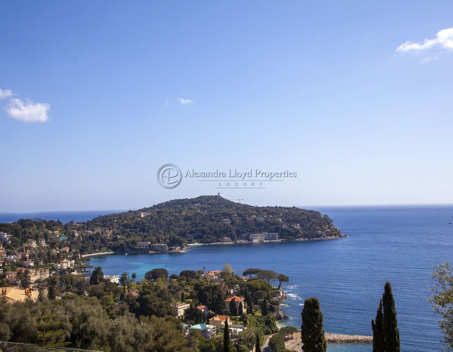 Stunning Contemporary Villa for Rent in Villefranche sur Mer 1