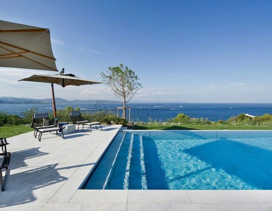 Elegance in Les Parcs de Saint Tropez - a Four Bedroom Villa for Rent 5
