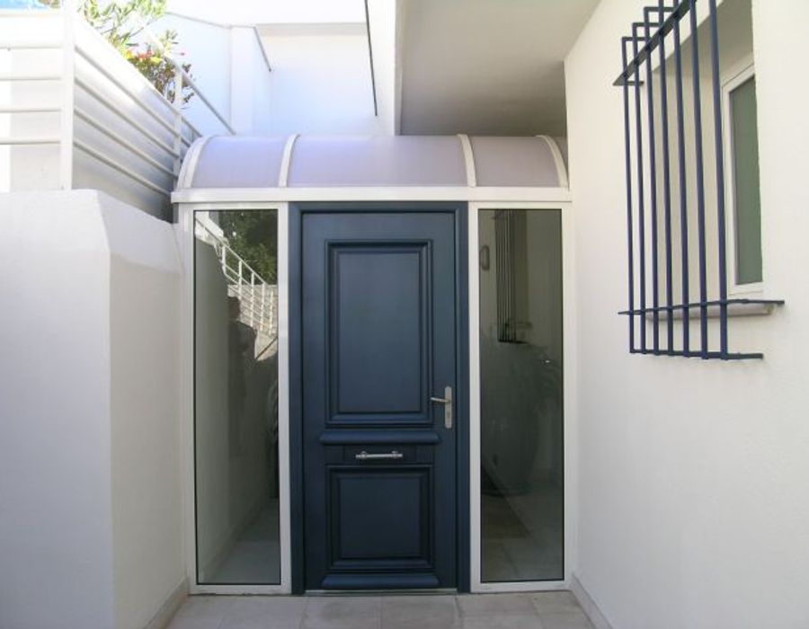 A wonderful modern style property with amazing sea views 5