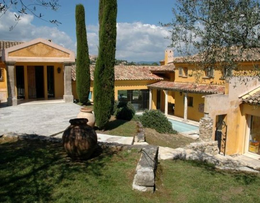 Georgeous property in a private domain with a view of Mougins 4