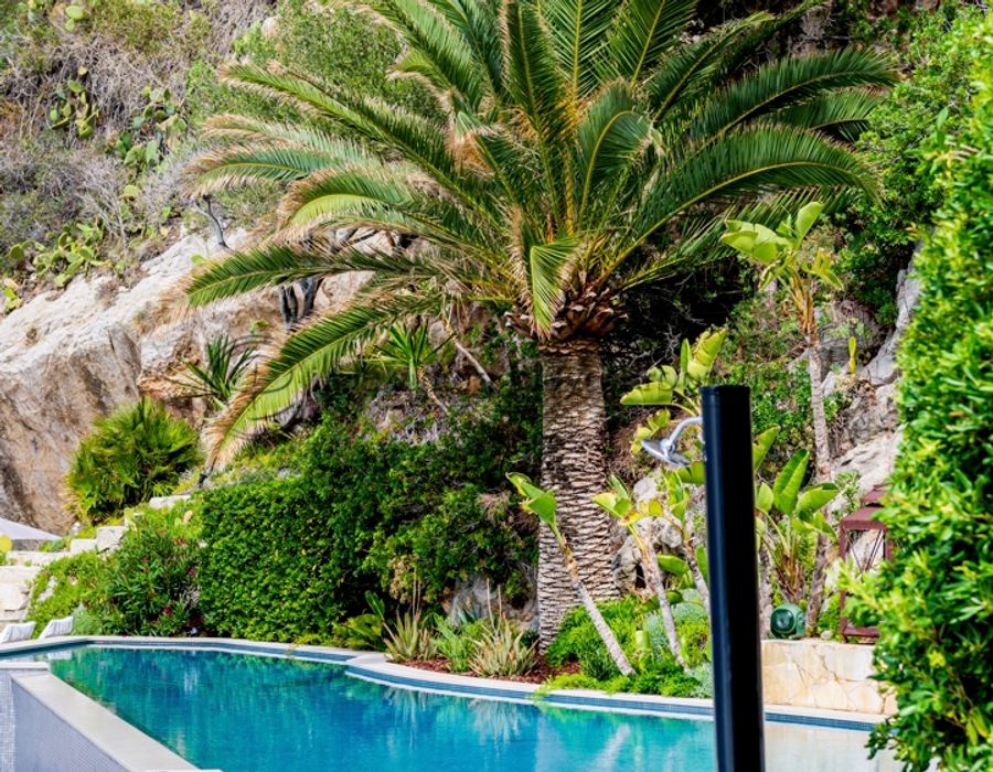 A fabulous waters edge property in a private domain in Cap d'Ail. 2