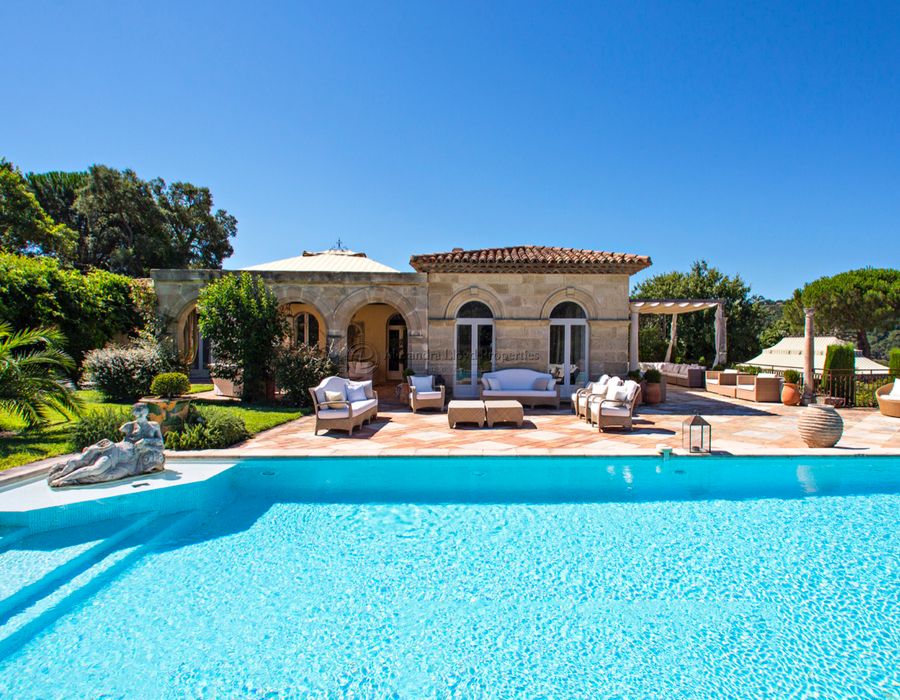 Excellent position and stunning views from Les Carles - Saint Tropez 5