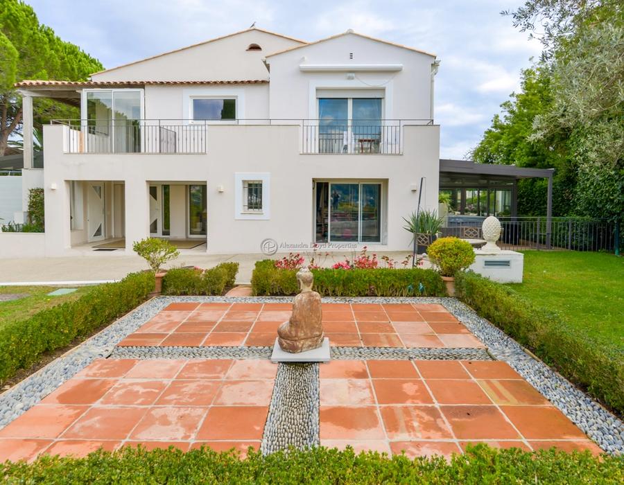 Lovely family home for rent in Cannes 3