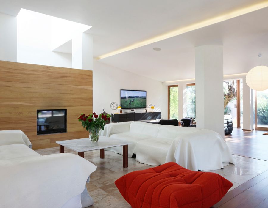 Located on the Route de Tahiti, close to the beach... 5