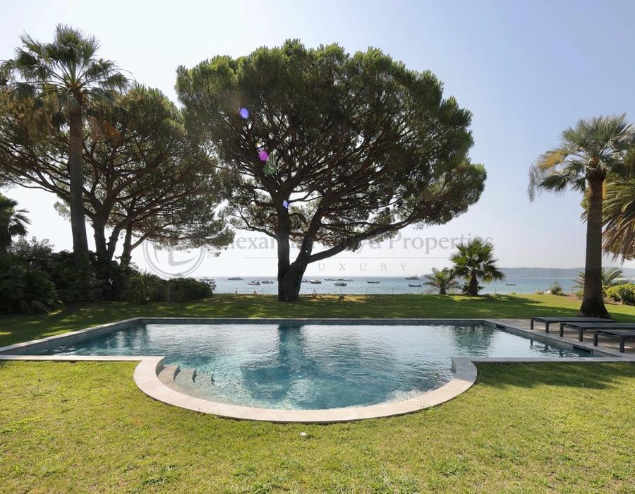 Beachfront Villa Rental in the Exclusive Domaine de la Capilla 3