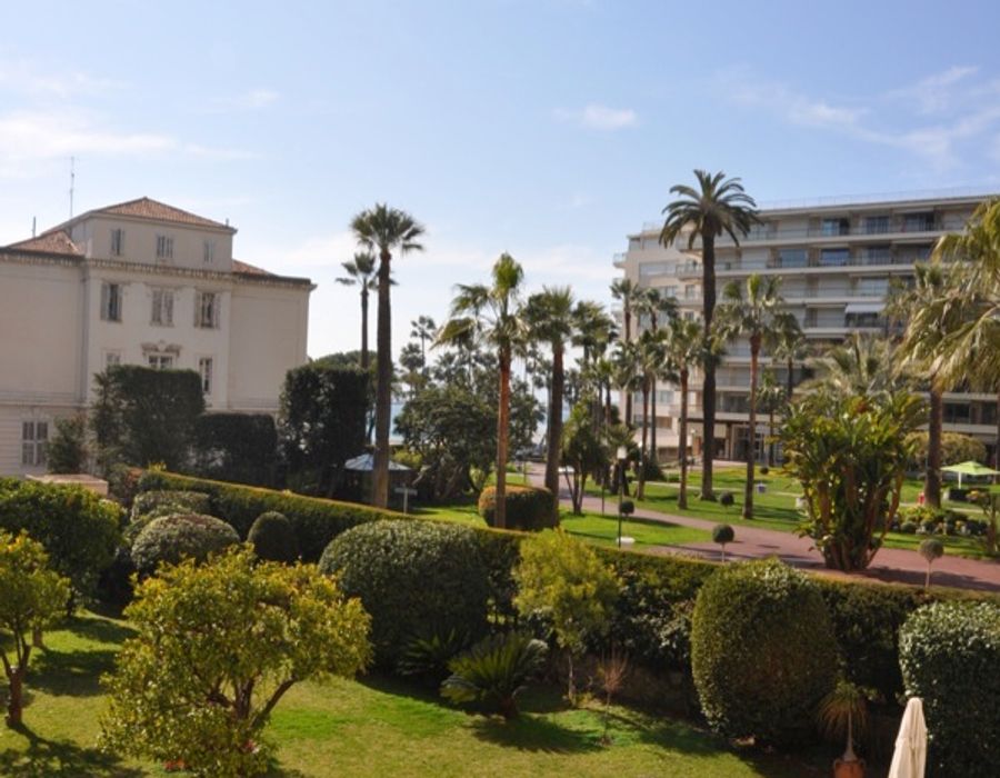 An excellent location, a step from La Croisette in Cannes 4
