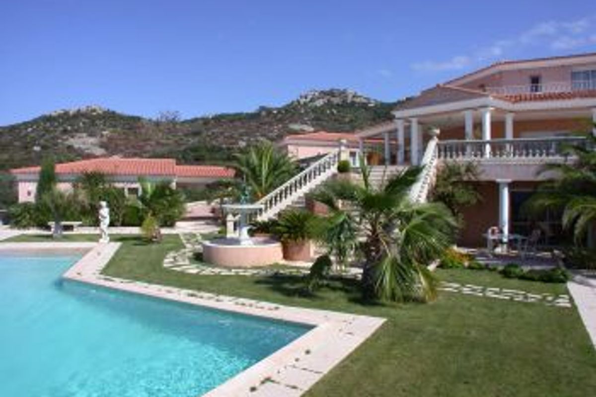 Impressive villa overlooking the bay of Calvi