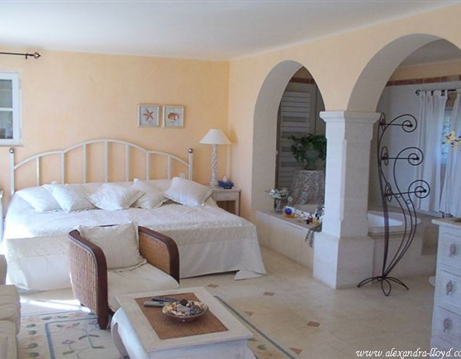 Stunning property in a private domain 2