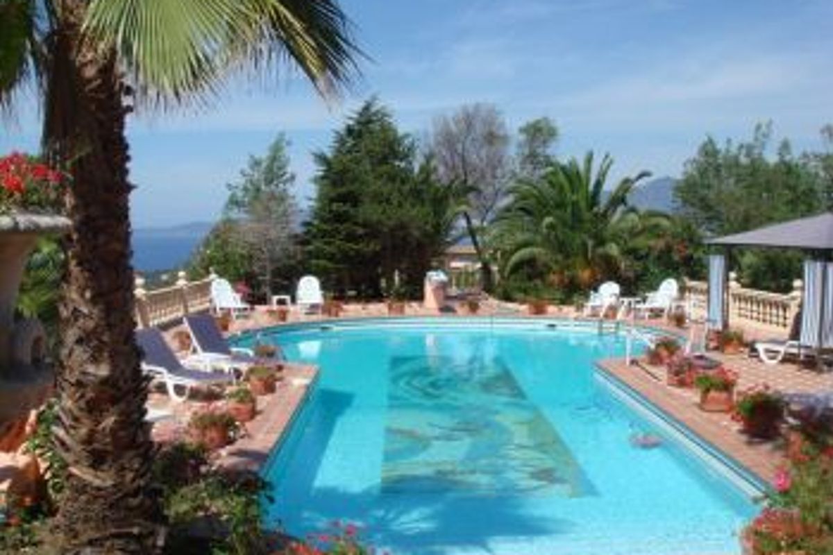 Lovely Mediteranean style hacienda located in South Corsica.
