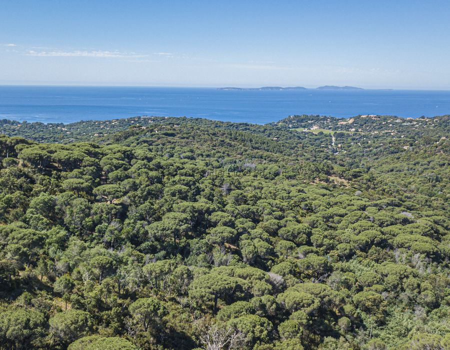 A truly remarkable property with 9 bedrooms and exceptional views in Ramatuelle 1