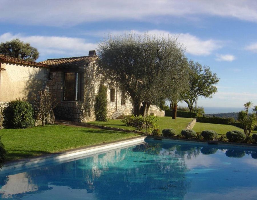 Stunning stone villa with great panoramic views in Tourrettes Sur Loup 1
