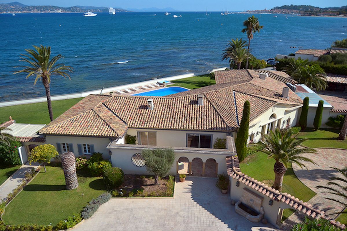 Stunning waters edge properties at the entrance of Saint Tropez