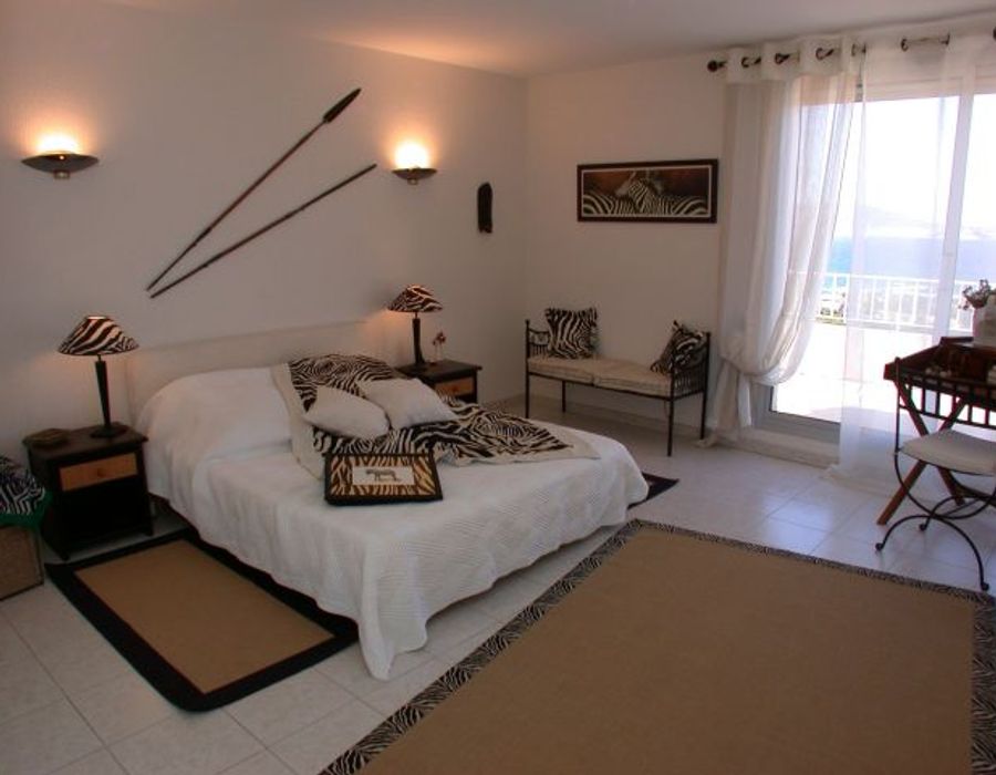 Impressive villa overlooking the bay of Calvi 2