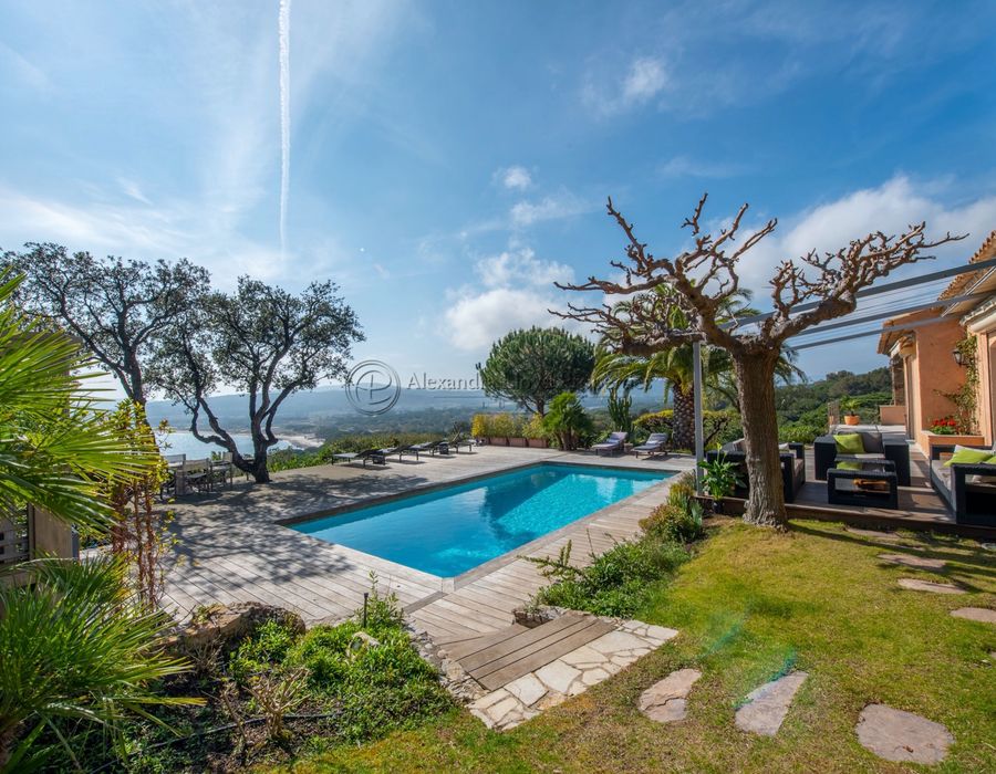 Breathtaking views from Cap Tahiti 2